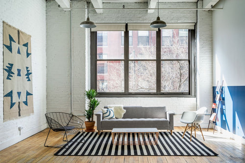 Breather (230 W Huron, 220-2)[56fc8c53498eb69b4809d560/41.894659/-87.635426]