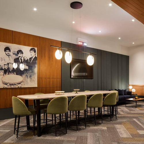 Backstage Lounge (Scotiabank Arena) [4b155081f964a520b4b023e3/43.64352/-79.37908]