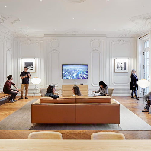 Apple Champs-Elysees [5b982ec3f5e9d7002cc1cd2d/48.872418/2.301218]